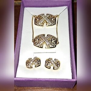 Gold and Silver Necklace Set with Intricate Design